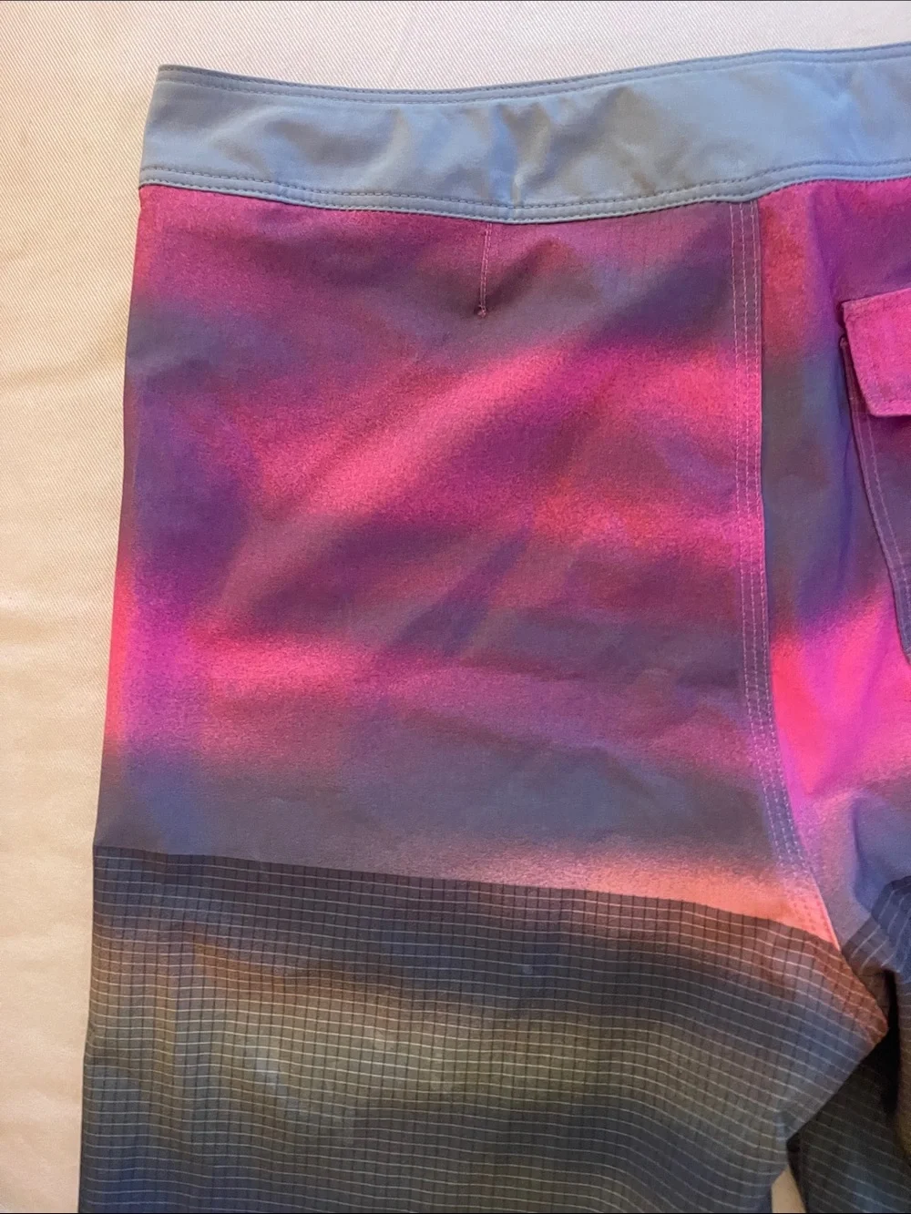 Quiksilver Men's Highline Size 29 Pink Gradient Boardshorts